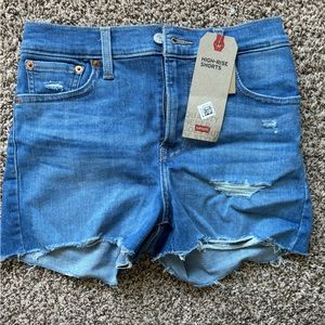 Levi’s high rise shorts size 26.